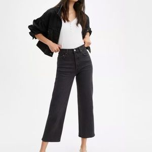 Levi’s High Waisted Ribcage Jeans in charcoal